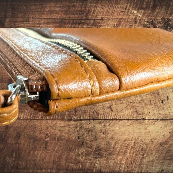 Kenneth Cole Reaction Bags l Camel Brown Leather l Wristlet Wallet l Double Zip - Picture 4 of 9